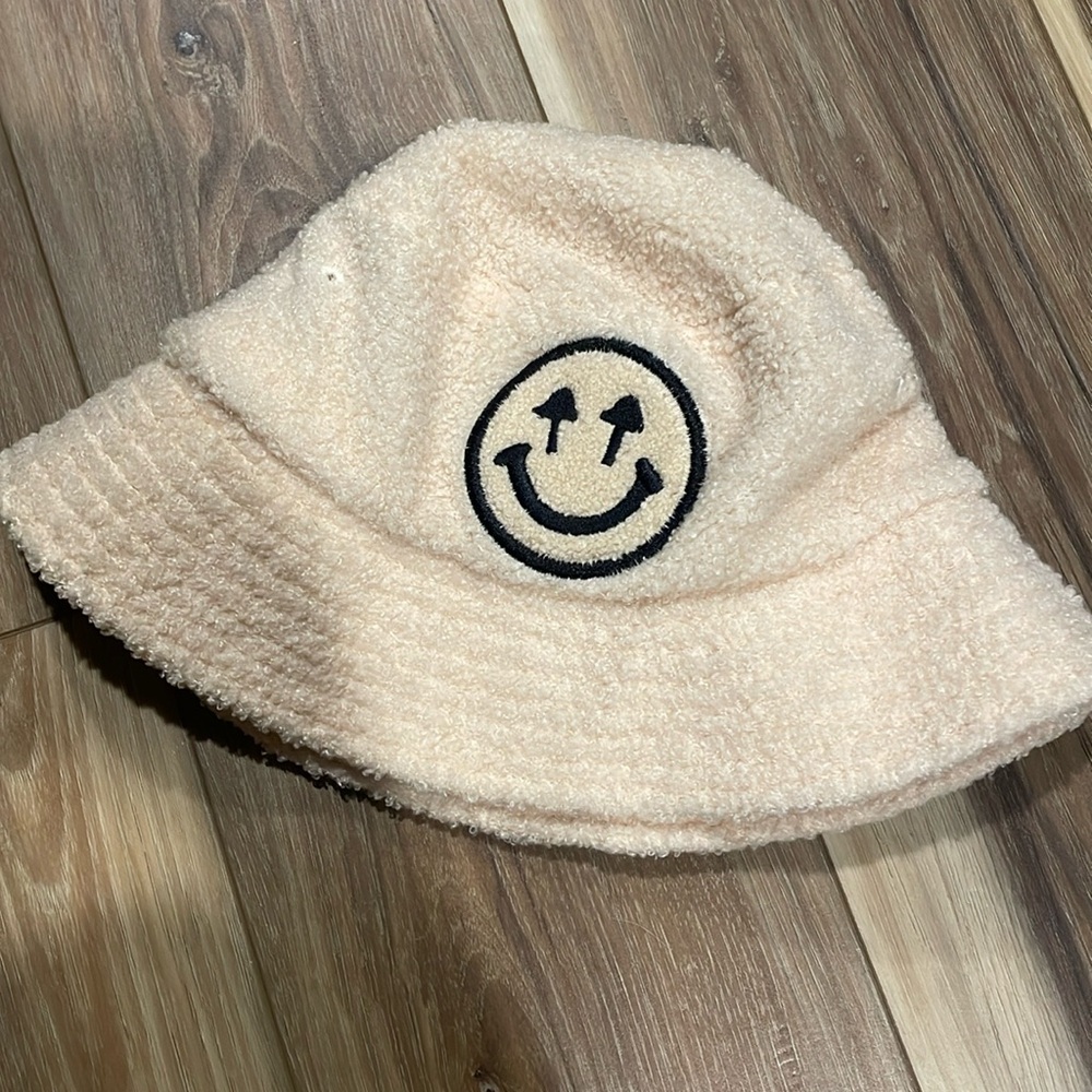 Happy Caps bucket hat